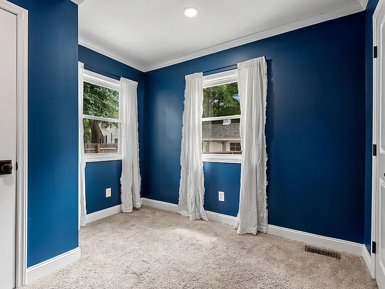 506 N Maple St — Photo 11