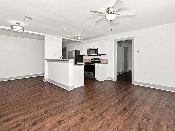 4th image of 4633 Fairmount St #104