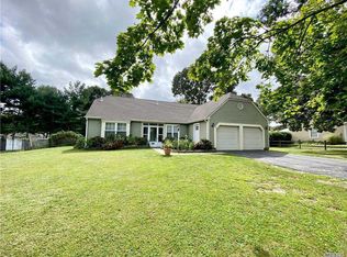 38 Pine Rd, Coram, NY 11727