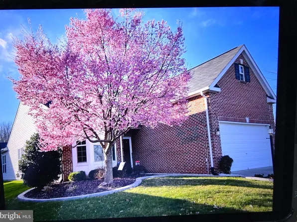 16771 Four Seasons Dr, Dumfries, VA 22025