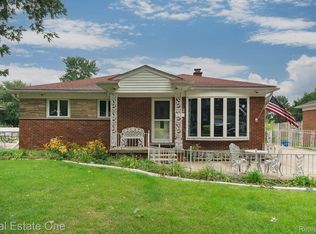 24112 Harvard Shore Dr, Saint Clair Shores, MI