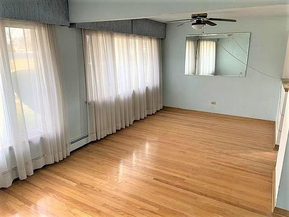 4th image of 703 E 168th Pl