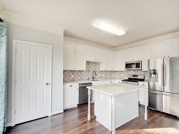 3rd image of 9465 Tanhurst Dr