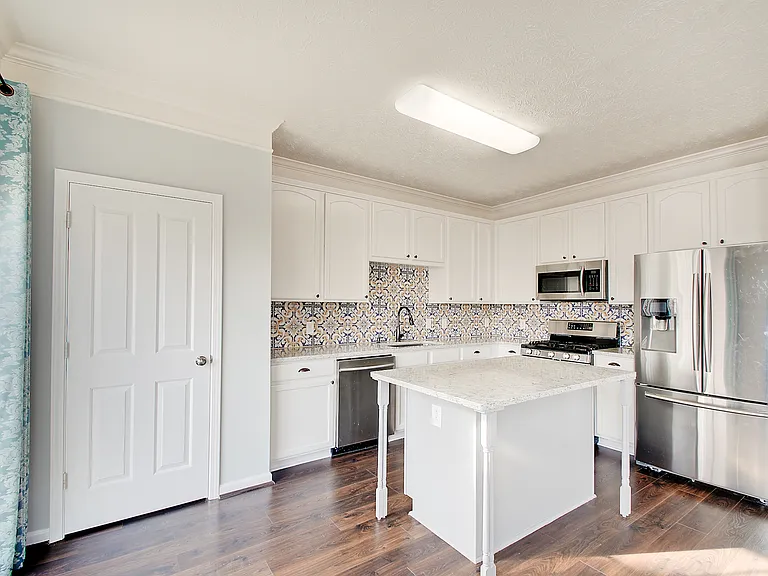 9465 Tanhurst Dr — Photo 3