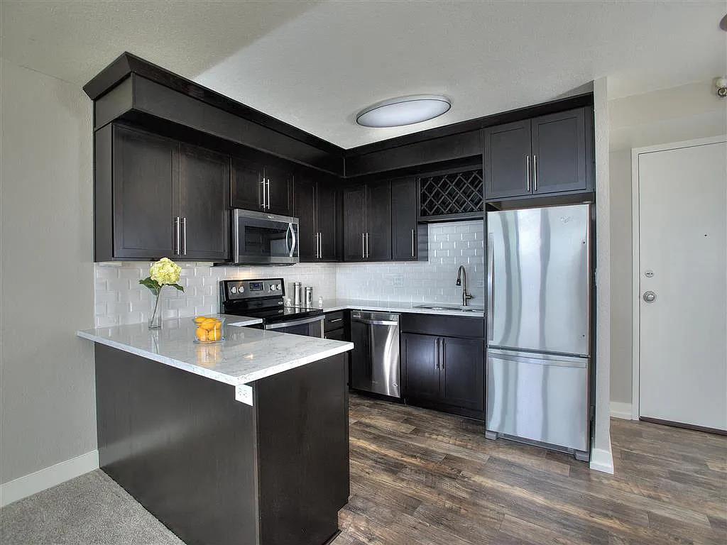 Harrison Tower Apartment Homes — Photo 1