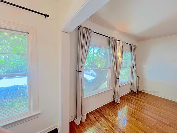 4th image of 2028 N Beachwood Dr APT 202