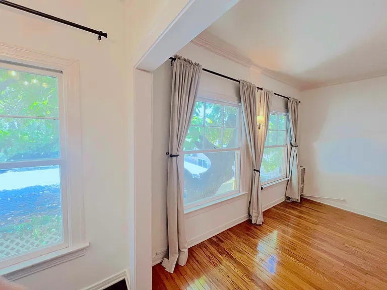 2028 N Beachwood Dr #103 — Photo 6
