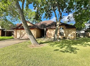 121 Bumelia St, Lake Jackson, TX 77566