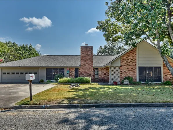 103 Bluebonnet Dr, Bellville, TX 77418