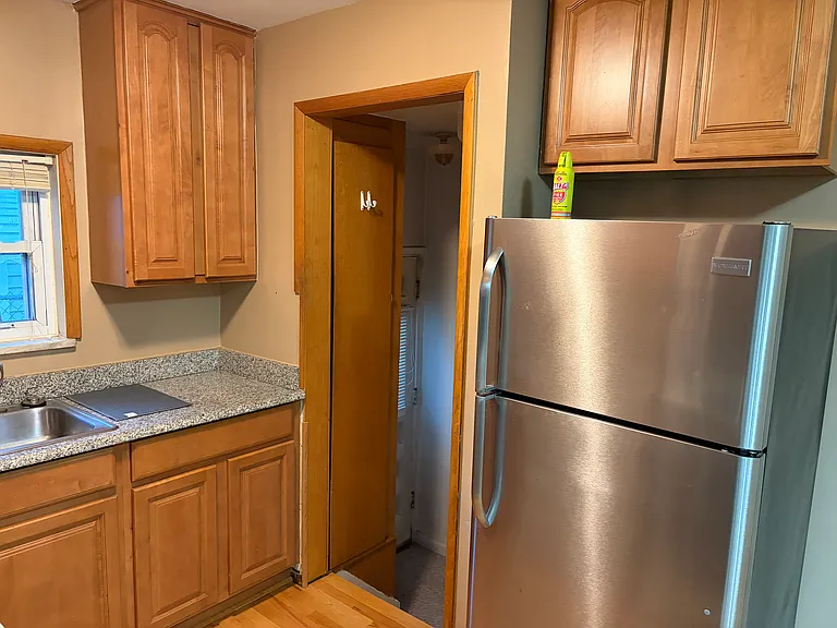 2027 Brockton Ave — Photo 5