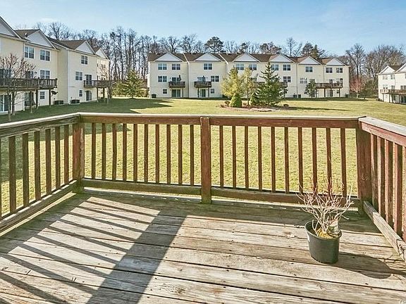 3rd image of 89 Woodlake Dr
