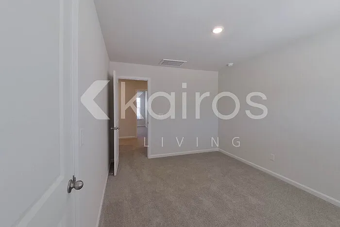 2431 Banyon Cir — Photo 16