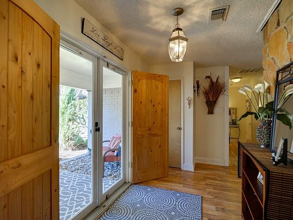 3rd image of 8716 Canyon Crest Rd