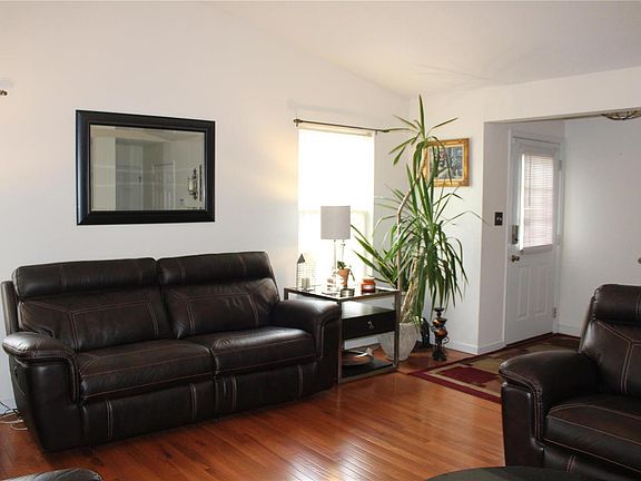 3rd image of 1304 Eagles Way Ct