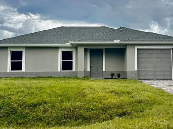 832 Chantilly St E, Lehigh Acres, FL 33974