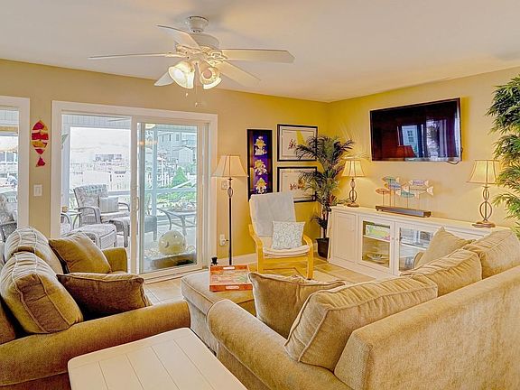 004_Living Room