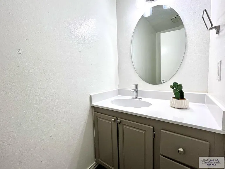 3908 Las Palmas Cir — Photo 14