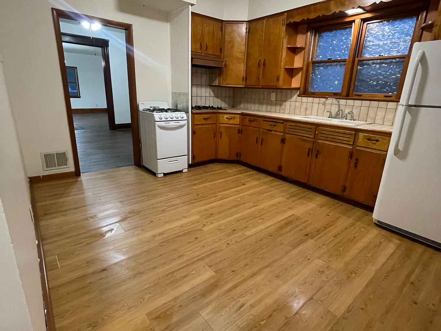 3 bed, $1,350 — Photo 2