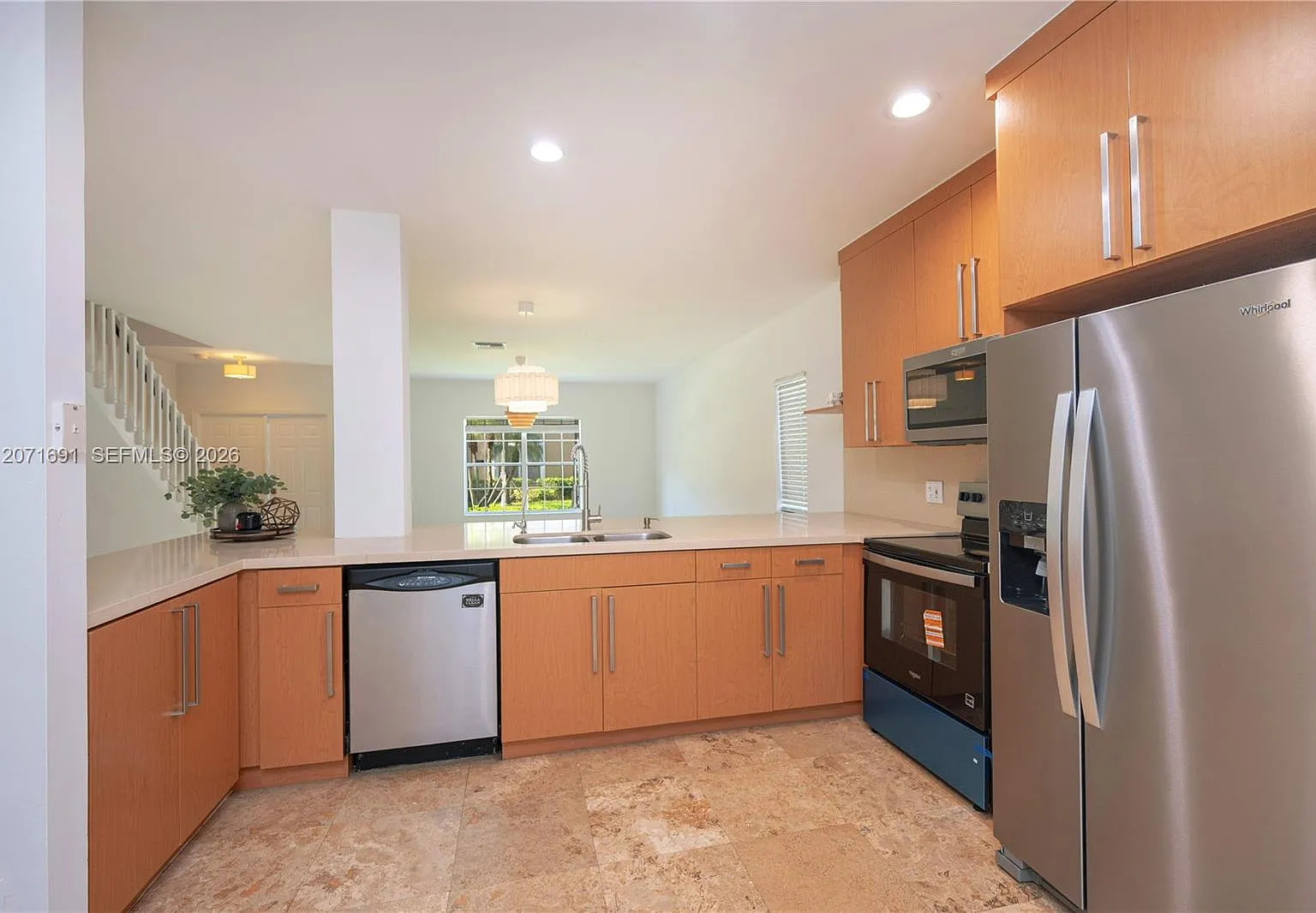 3 bed, 2.5 bath, 1681 sqft, $3,350 — Photo 4