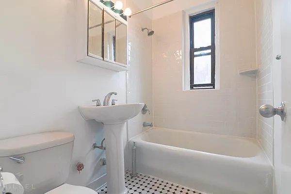 Rented by Hillel Realty Group | media 14