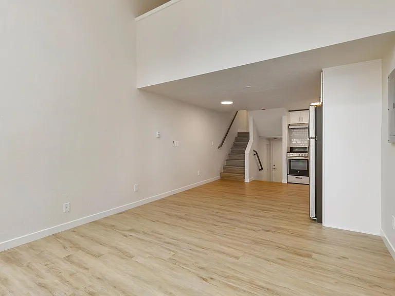 Thunderbird Apartments — Photo 18