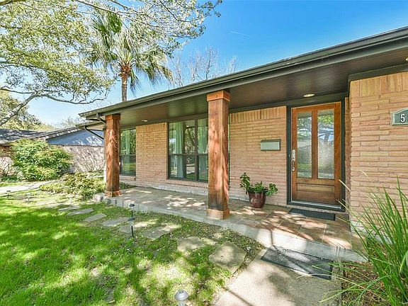 3rd image of 5818 Belrose Dr