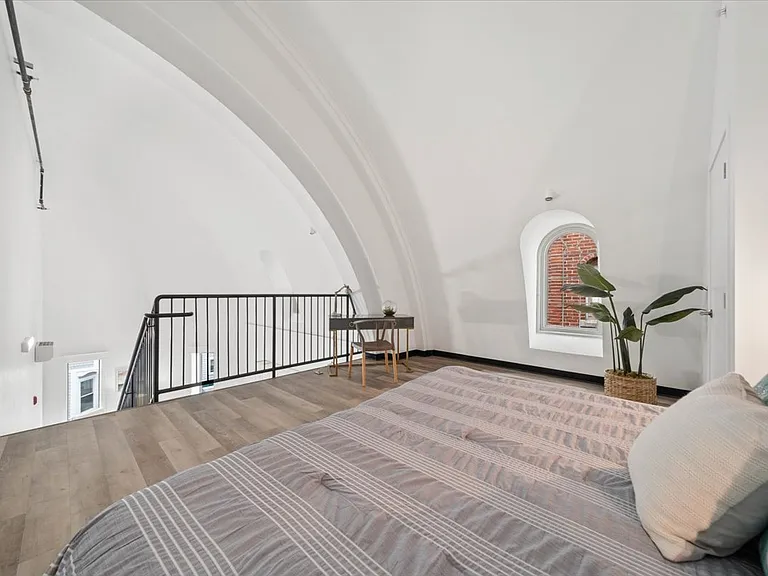 401 Olo Street - Former Church Parish Converted In Luxury Apartments! — Photo 27