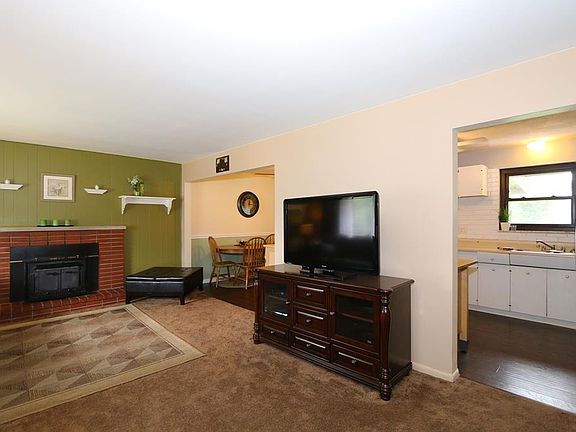 2nd image of 3327 Harry Lee Ln