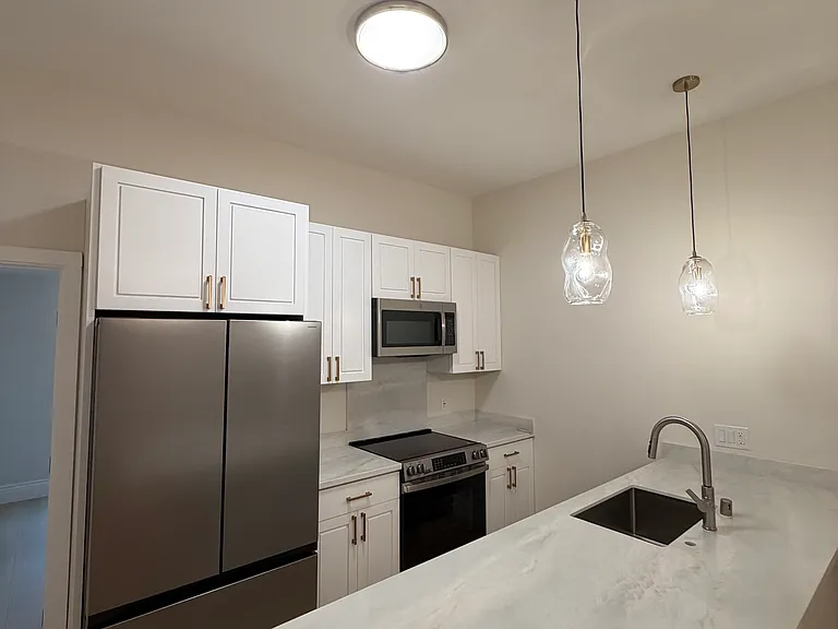 677 Spruce St #677 — Photo 4