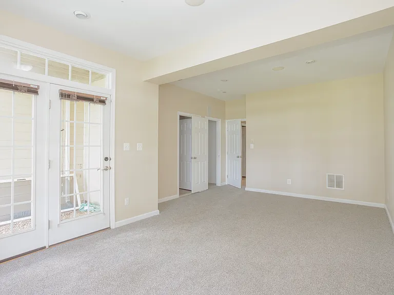 500 Monroe Point Dr — Photo 26