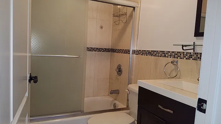 Rented by Alexiou Realty | media 14