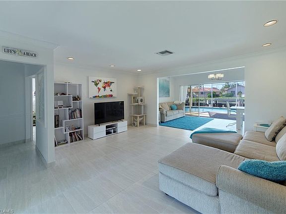 5th image of 4924 SW 9th Pl