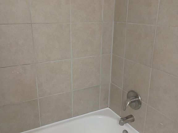 2nd image of 2433 Fort Worth St #202