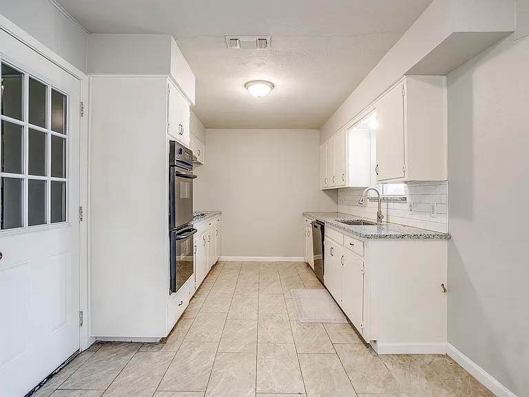 109 SE Dian St — Photo 22
