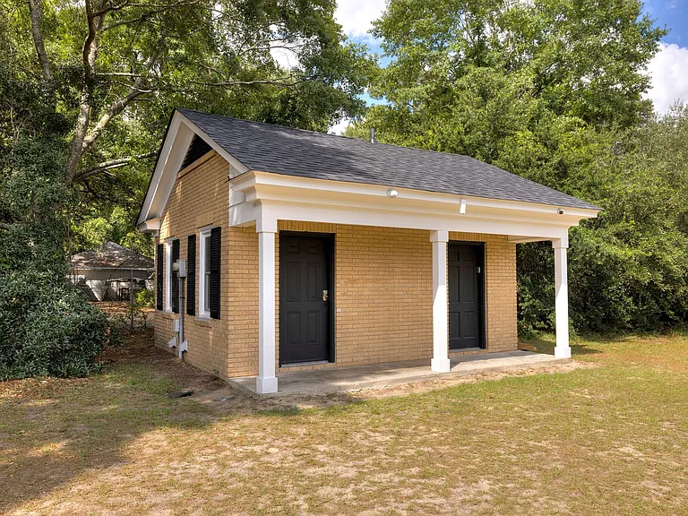 11 Highland Ave — Photo 17