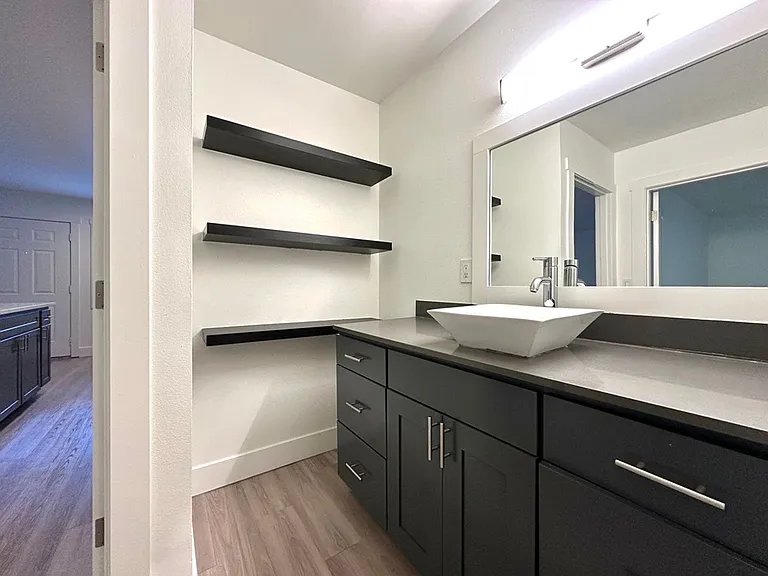 J3 Apartments — Photo 9