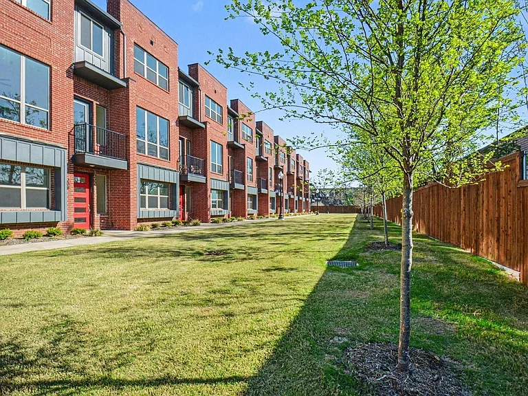 2524 Havenhurst St #102 — Photo 34