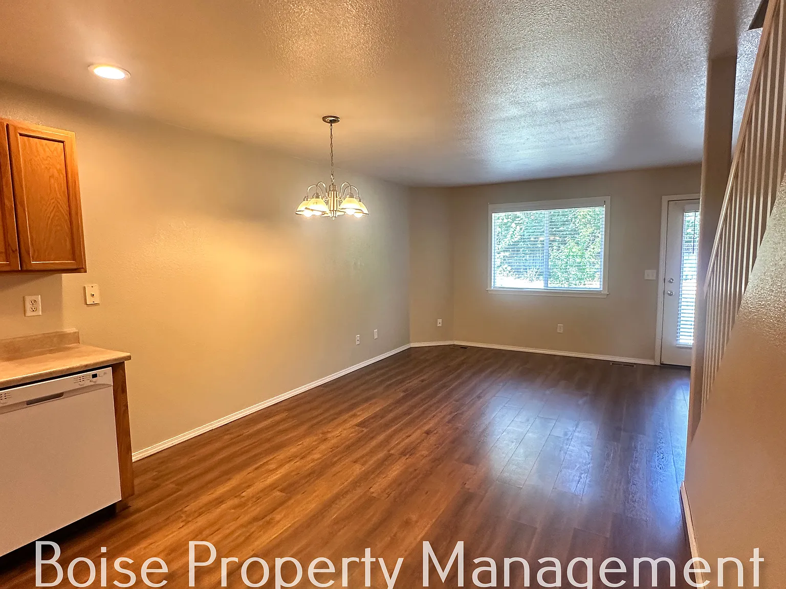 2 bed, 1.5 bath, 992 sqft, $1,450 — Photo 3