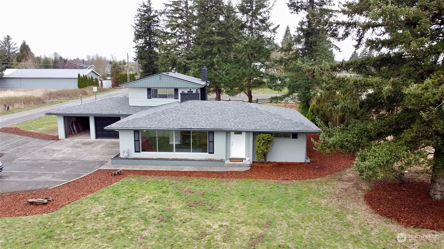 108 W Bartlett Road photo 1