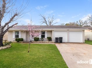 3720 Royal Crest Dr, Fort Worth, TX 76140
