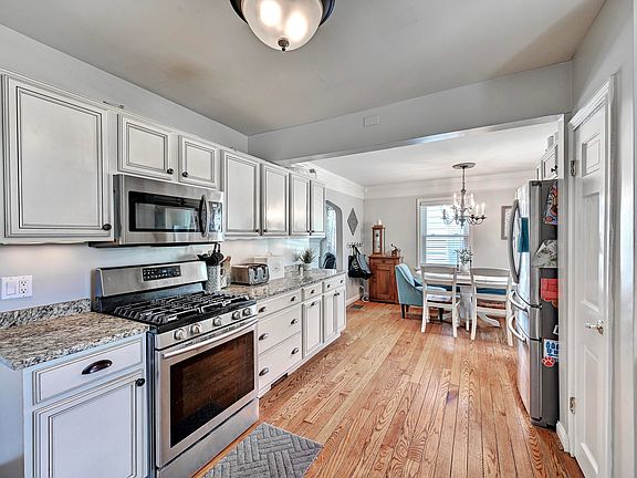 3rd image of 102 Pleasant Ridge Ave