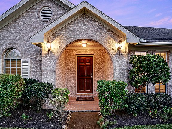 5th image of 1011 Hyland Ln
