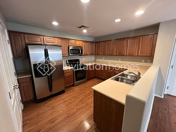 3rd image of 5829 E Hoover Ave