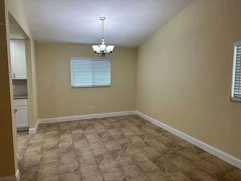 210 Foxwood Dr — Photo 15