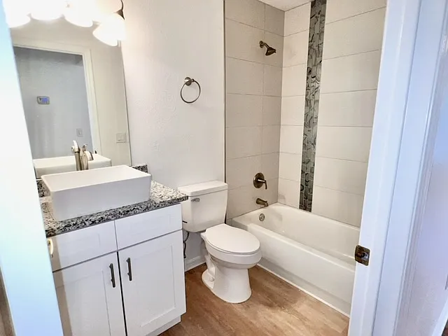 4403 Brookdale Ct — Photo 14