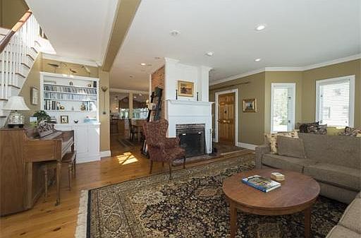 3rd image of 200 Water St