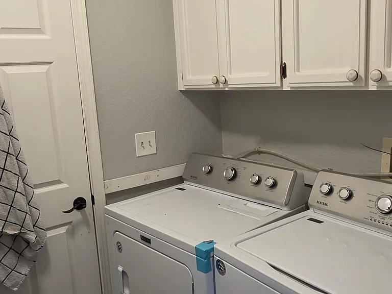 430 Guinevere Ct — Photo 17