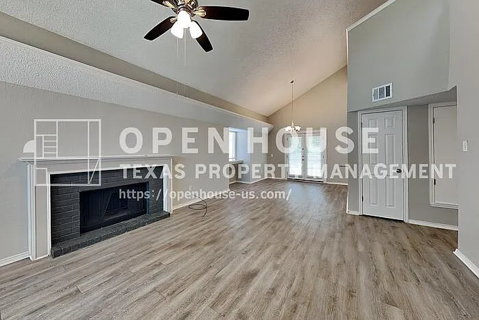 219 Cutting Horse Ln — Photo 3