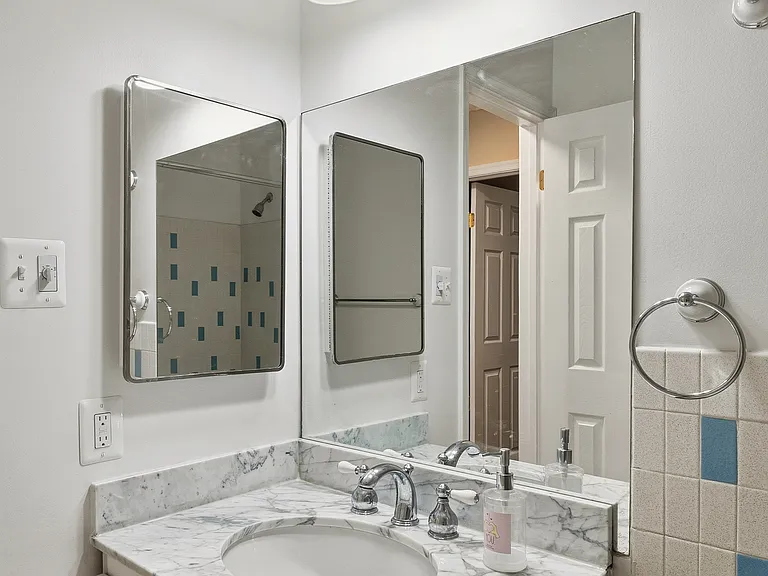 Bathroom 2 Vanity
