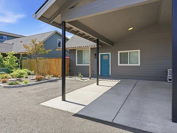 3rd image of 412 Azalea Ct